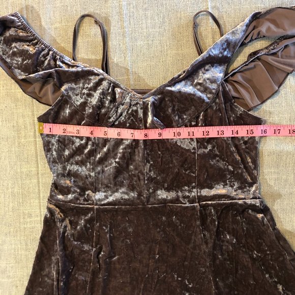 American Eagle Crushed Velvet Dress - Picture 4 of 9